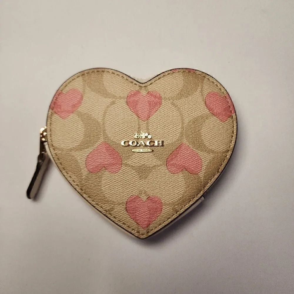 NWT Coach CP480 Heart Coin Case In Signature Canvas With Heart Print